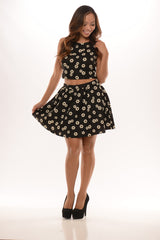 Sleeveless Button Back Daisy Print Crop Top - Black